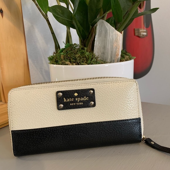 Beautiful Kate ♠️ wallet - Picture 1 of 6